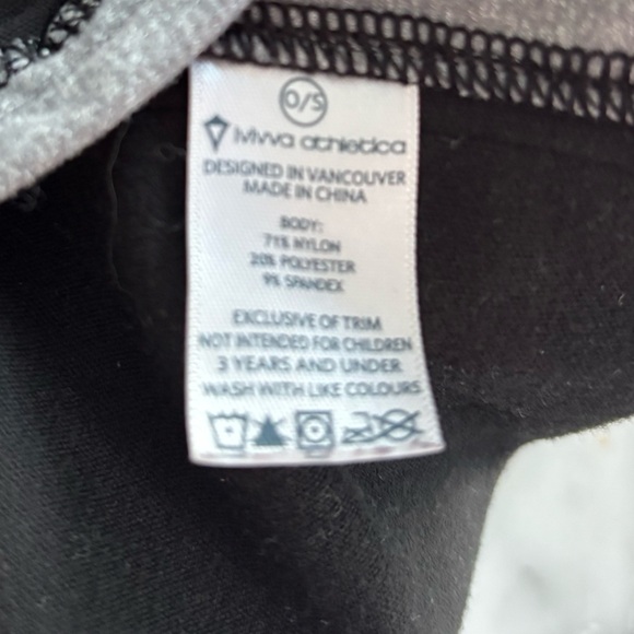 Ivivva by Lululemon girls scarf grey with black interior - Picture 5 of 6